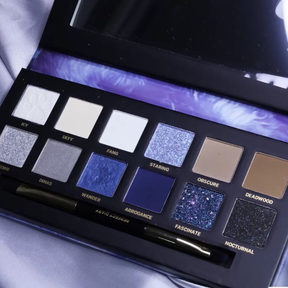 Discovery x Perfect Diary eyeshadow palette